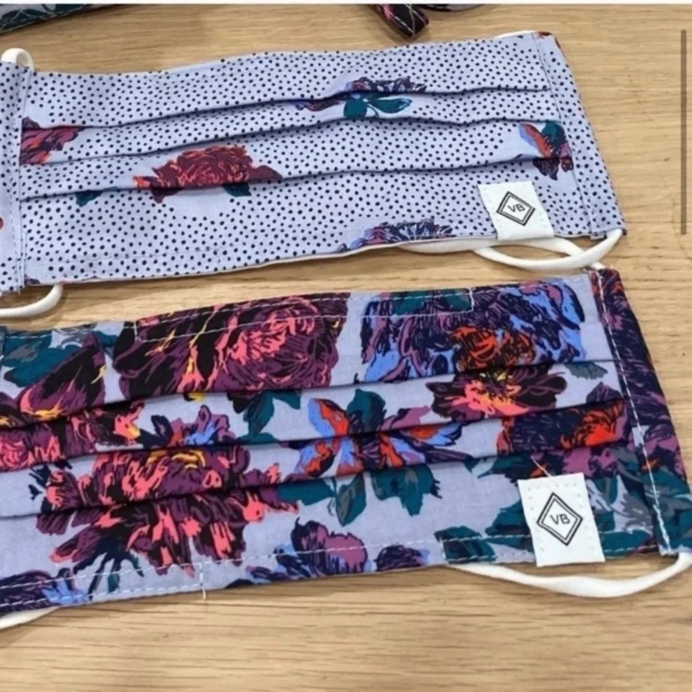 3/$15 - Vera Bradley Set of 2 Pleated Mask